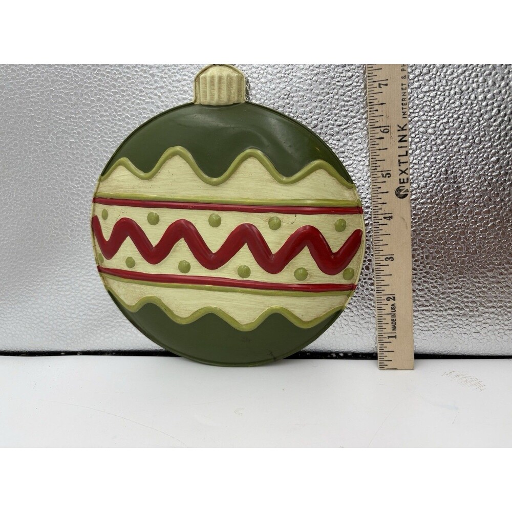 Southern Living at Home Metal Christmas Ornament Wall Hanging Green Red 8”